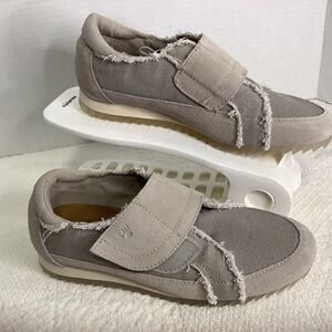 NWOT Bearpaw Austin slip on distressed sneakers